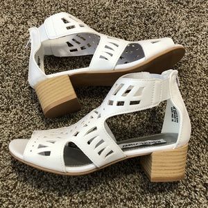 **FINAL PRICE** White sandals